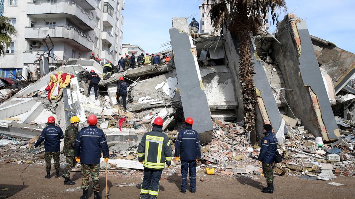 35 kişiye mezar olan Ezgi Apartmanı davası başladı: 8 şiddetindeki depreme dayanıklı yapmışlar!