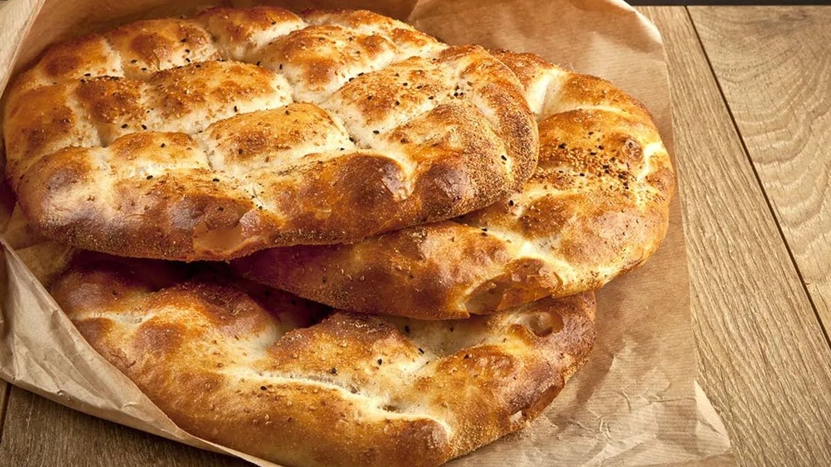 Fırında 15 evde 5 TL! Nar gibi Ramazan pidesi