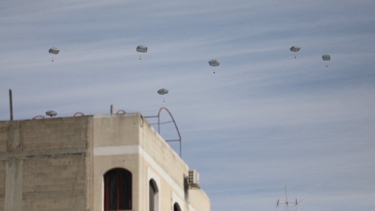 Ürdün kuvvetlerinden Gazze'ye havadan yardım