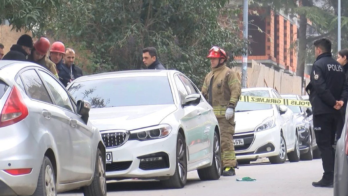 Park halindeki araçta ceset bulundu