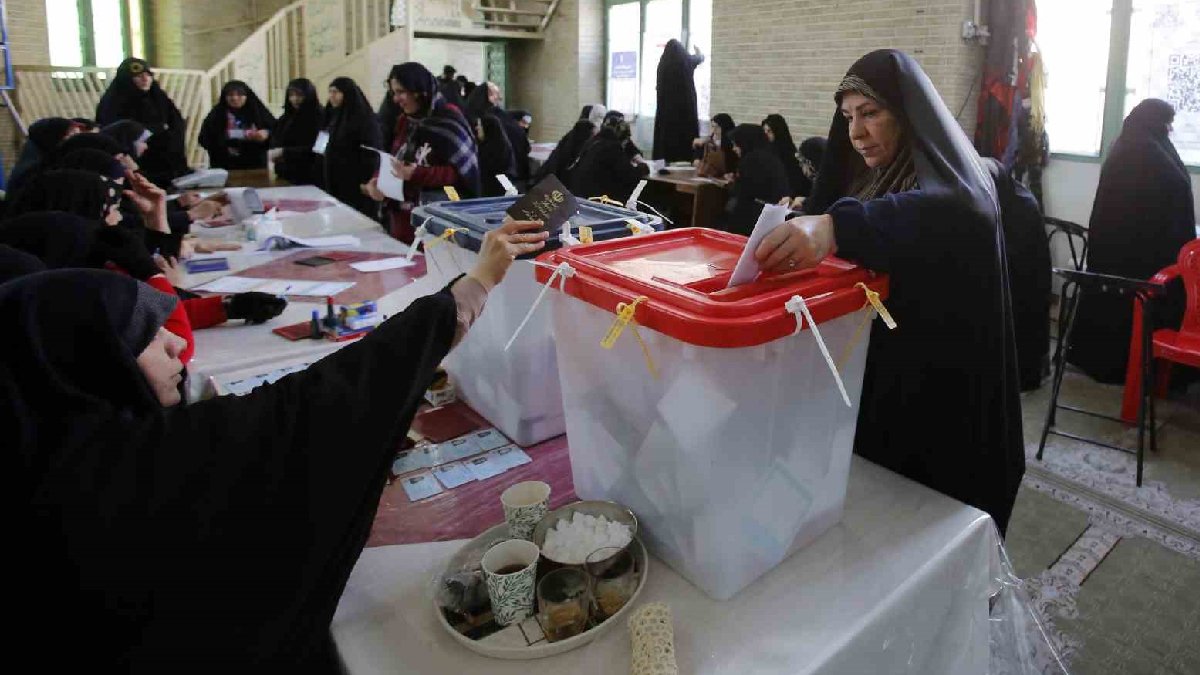 İran’da halk sandığa gitmedi: Tahran’da katılım yüzde 25