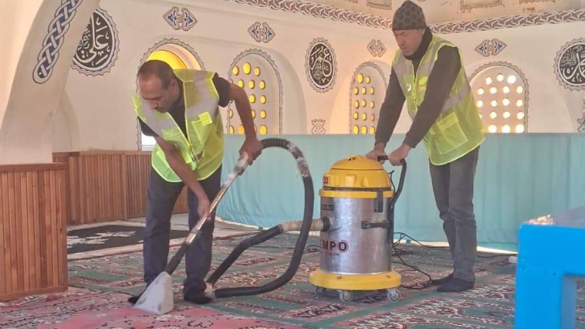 Burhaniye Belediyesi Ramazan Ayı öncesi cami temizliklerine hızla devam ediyor
