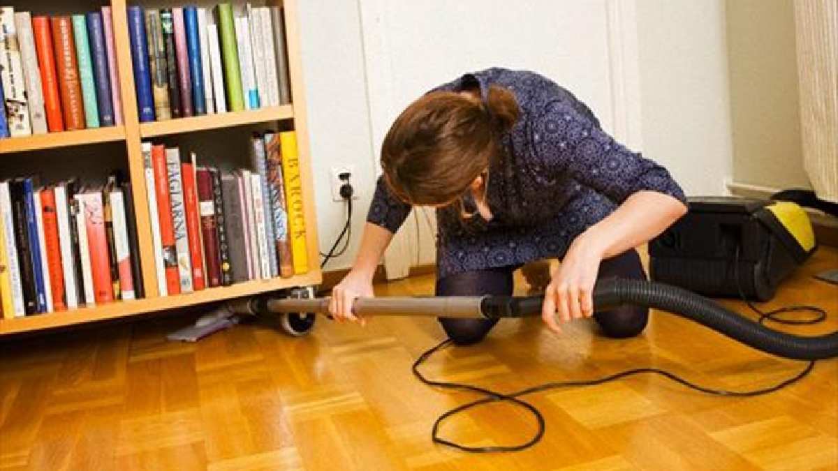 Sakın bunu yapmayın! Elektrik süpürgesinin asla değmemesi gerekiyor! Yapan pişman oldu bile…