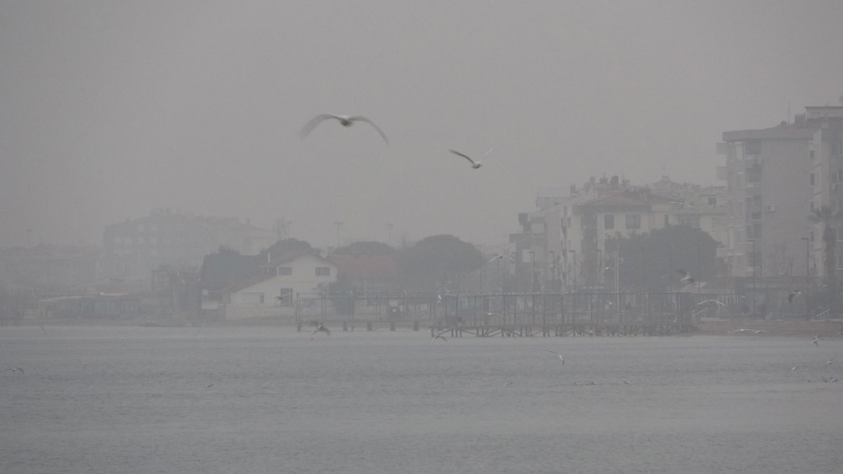 Çanakkale Boğazı'nda sis etkisini sürdürüyor