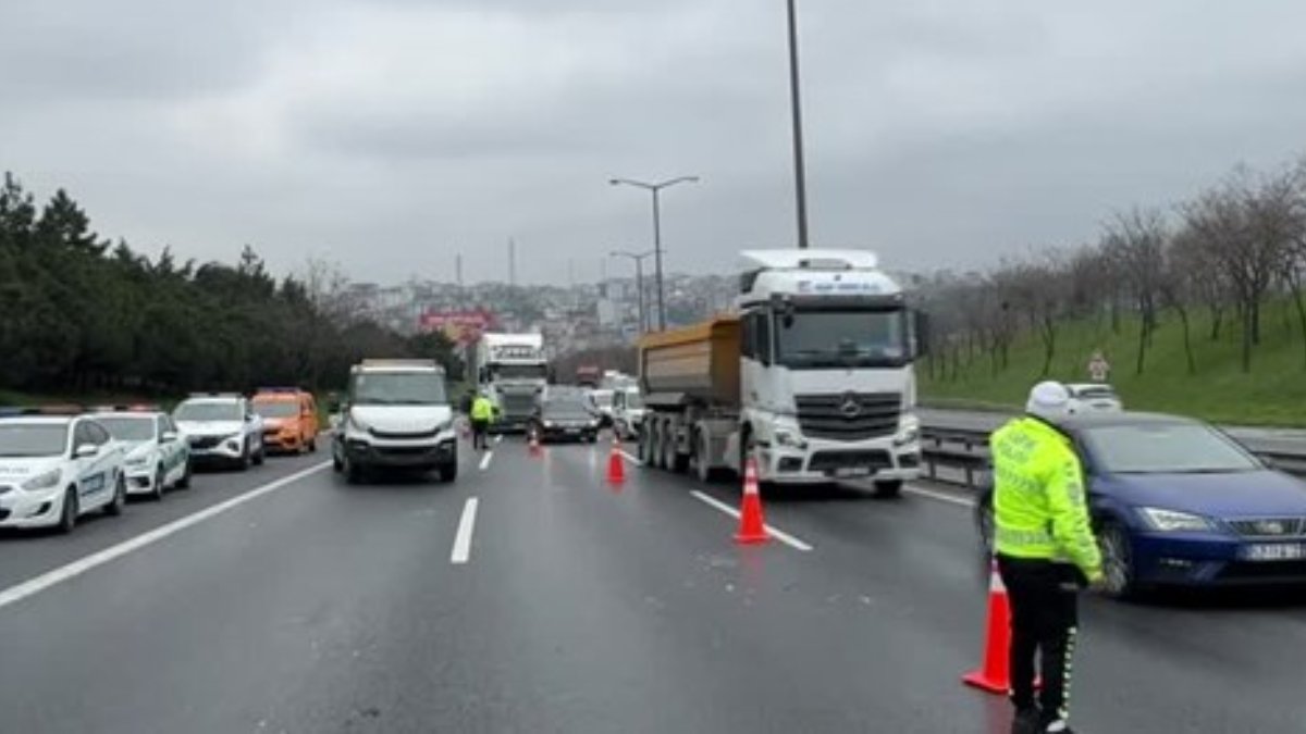 Avcılar'da zincirleme kaza: 2 ölü, 4 yaralı
