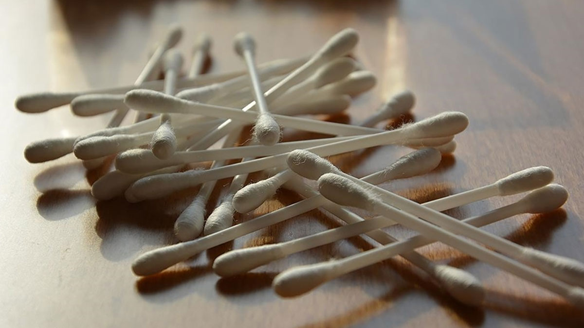 Uzmanlardan uyarı: Kulaklarınızı kulak çöpüyle temizlemeyin