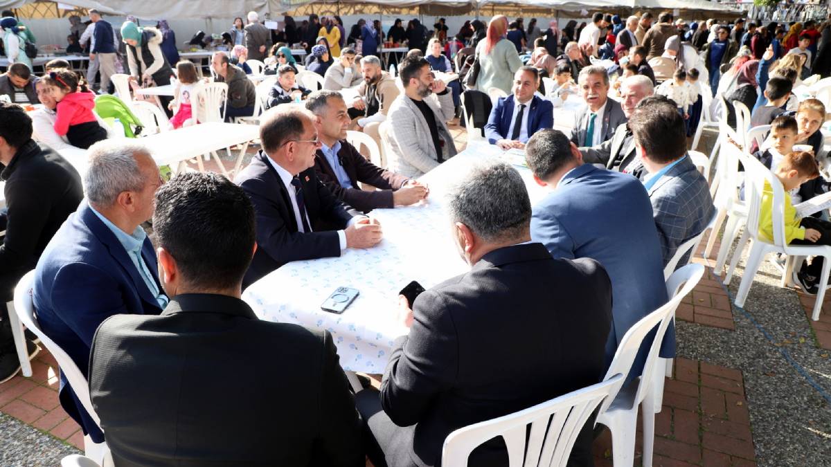 Mansur Yavaş’tan Gimat esnafına ziyaret: “Ankara’daki herkesi eşit hâle getiriyoruz”