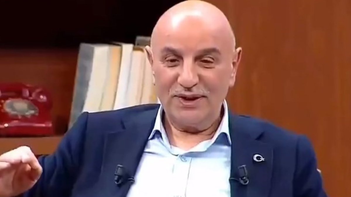 Turgut Altınok İstiklal Marşı'nı yanlış okudu