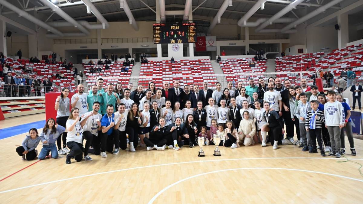 “Bizim Kızlar”  artık 1. Ligde, Şampiyonluk kupası Bozüyük’ün oldu