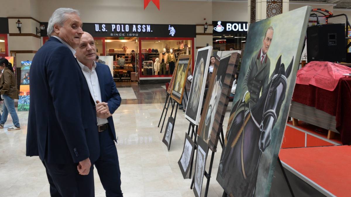 Başkan Bakkalcıoğlu resim ve fotoğraf sergisini gezdi