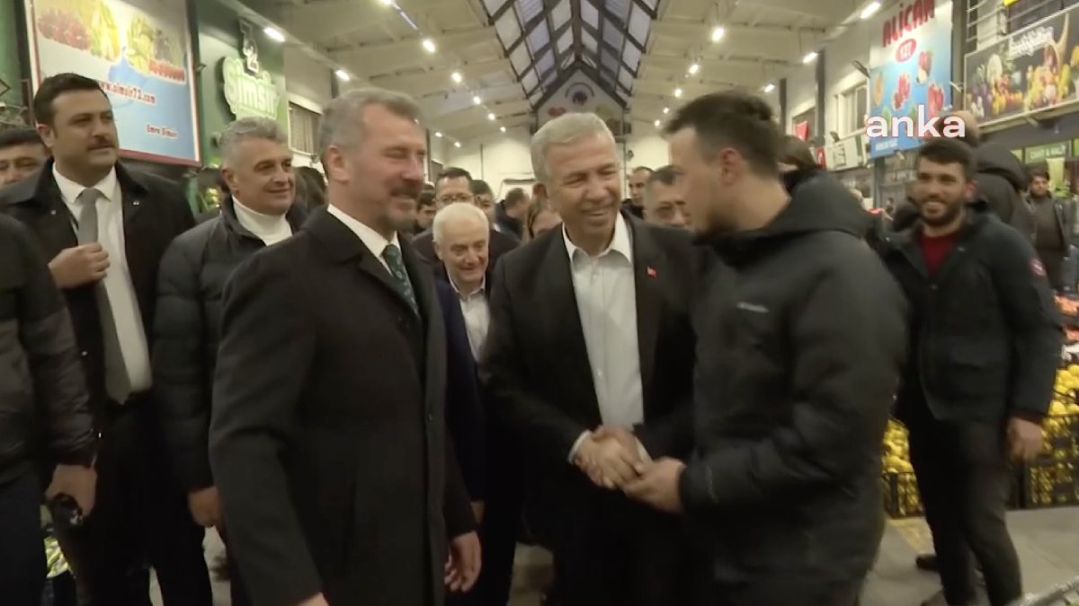 Esnaftan Yavaş'a 'Koltuğu büyüdükçe kendisi küçülen adam' sloganı