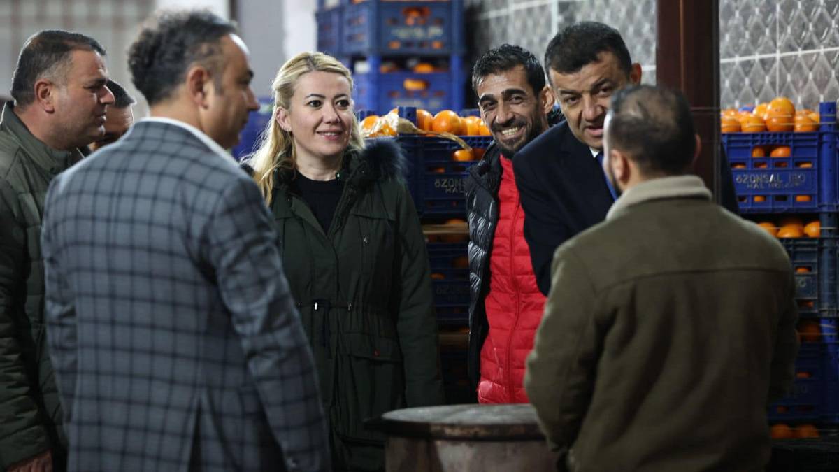 Başkan Şeniz Doğan'dan hal esnafına ziyaret