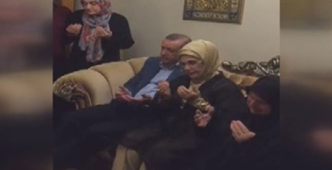 Erdoğan 15 Temmuz şehidi Fatih Satır ailesini ziyaret etti, Kuran okudu