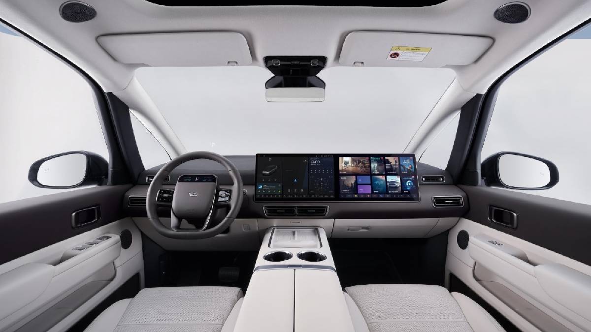 Geniş aileler bu elektrikliye bayılacak! İçinde yok yok buzdolabı bile var: 7 kişilik bu araba tam Türkiye'ye göre