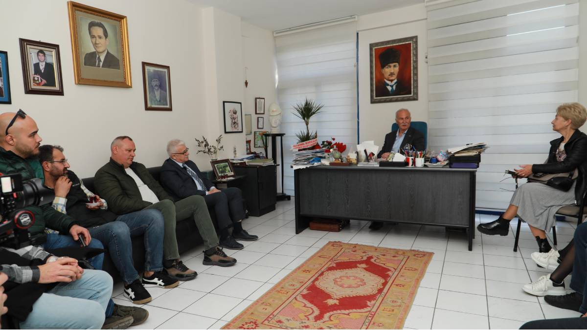 Başkan Deveciler, TARİŞ Zeytin ve Zeytinyağı Birlik Başkanı Akova'yı ziyaret etti