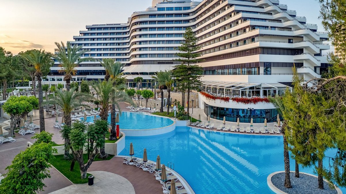 Yerlinin cebini yakıyor, yabancı tadını çıkarıyor: Almanya'dan Türkiye'ye tatil alan 20-30 bin TL daha az ödüyor