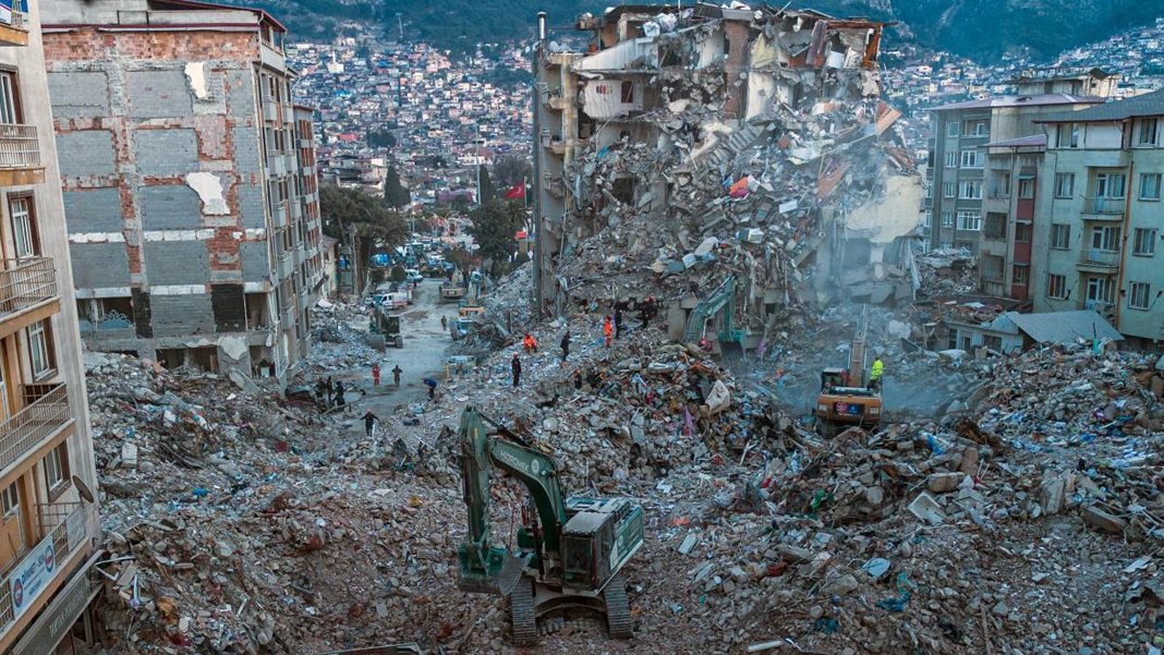 Prof. Dr. Ersoy Çanakkale sarsıntısı sonrası merak edilen soruyu yanıtladı: Büyük İstanbul depreminin ön izlemesi mi?