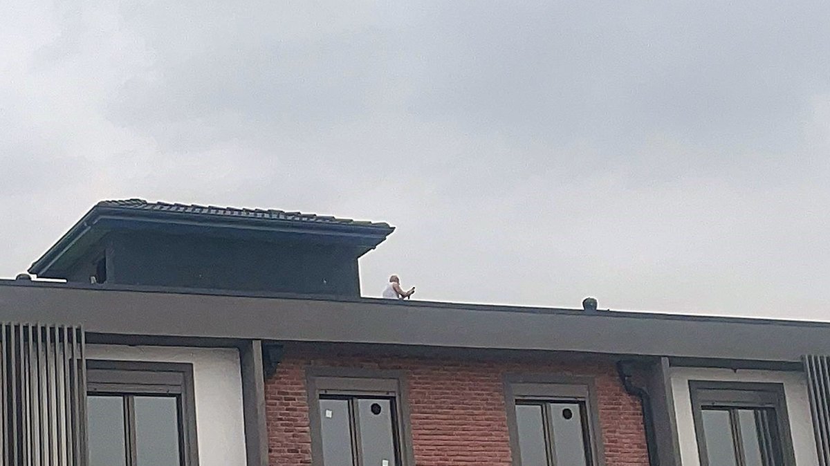 Çatıya çıkıp etrafa ateş açtı! Şüpheli 'tanıdık' çıktı