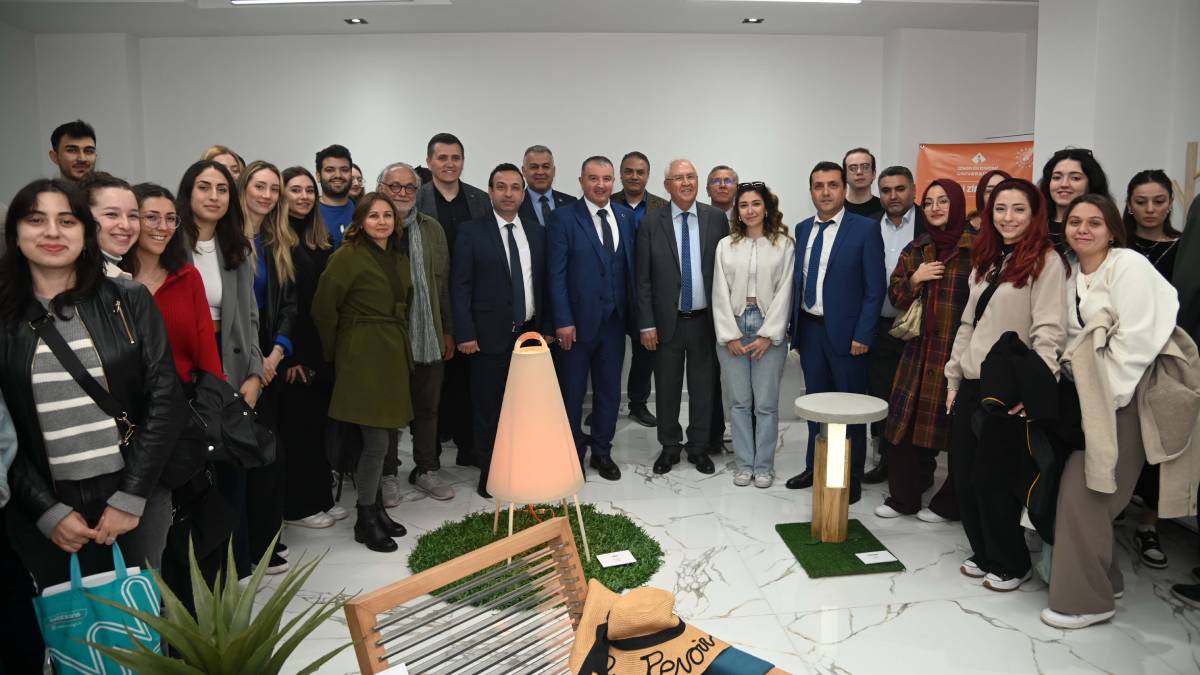 Genç tasarımcılar Mobilya Akademi'de buluştu