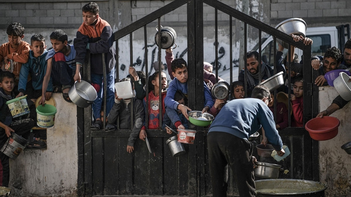 Gazze’de açlık ve susuzluktan ölenlerin sayısı artıyor