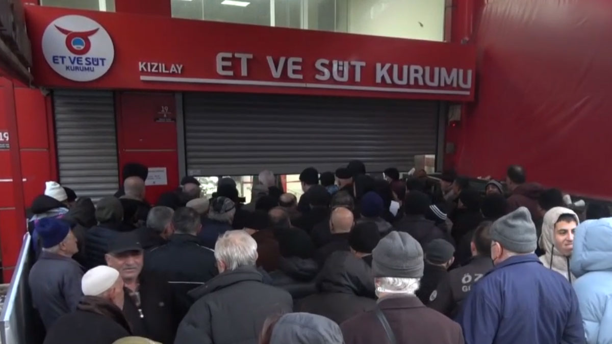Vatandaşlar önünde uzun sıralar oluşturuyor... Et ve Süt Kurumu'ndan Ramazan ayı açıklaması