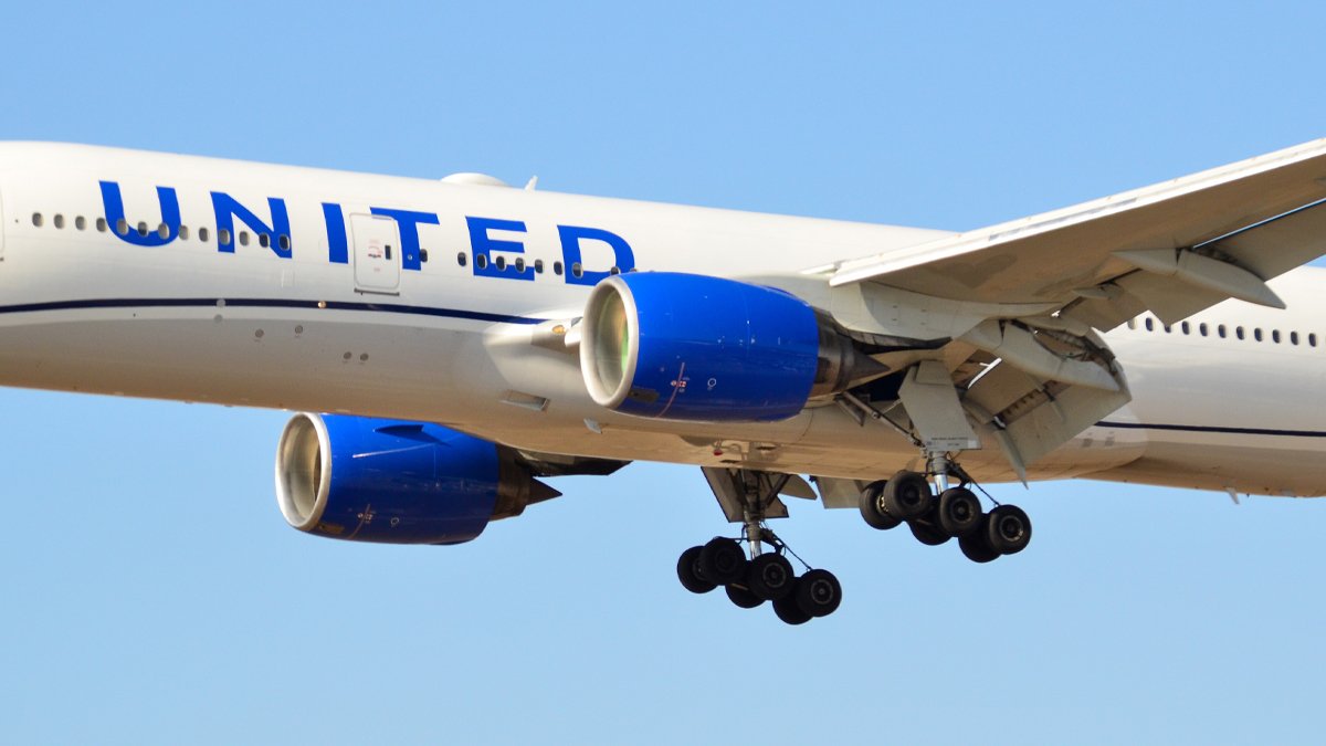 Havada panik anları! Tekeri kopan yolcu uçağı acil iniş yaptı