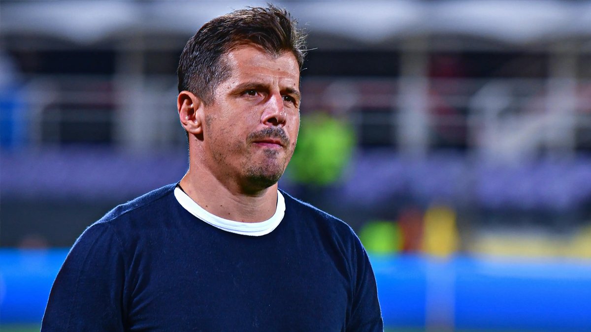 Emre Belözoğlu bu kez de Fenerbahçe'nin eski yıldızını hedef aldı! 'Odamıza giremiyordu şimdi rahat rahat sallıyor...'