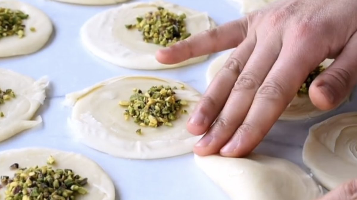 Katları tek tek sayılan midye baklava tarifi! Tam bir lezzet harikası