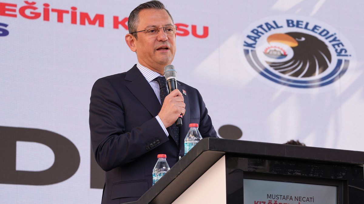 Özgür Özel öğrencilerin barınma sorununa dikkat çekti: Her şeyi yapan TOKİ yurt yapmıyor