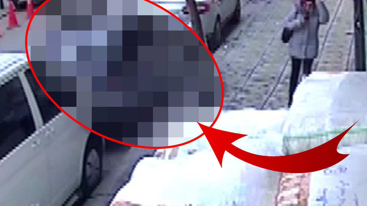 Sokakta yürürken ölüm teğet geçti: Havadan patır patır düştü! Az kalsın ölüyordu, araçlar zarar gördü