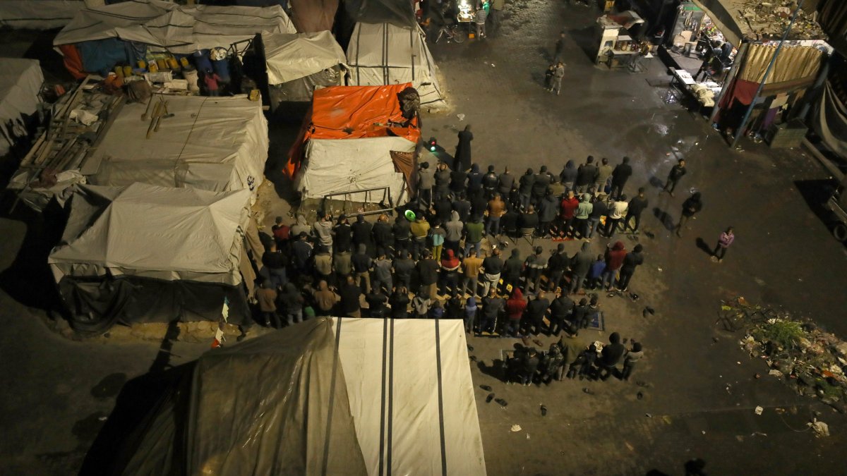 Gazze'de ilk teravih namazı kılındı