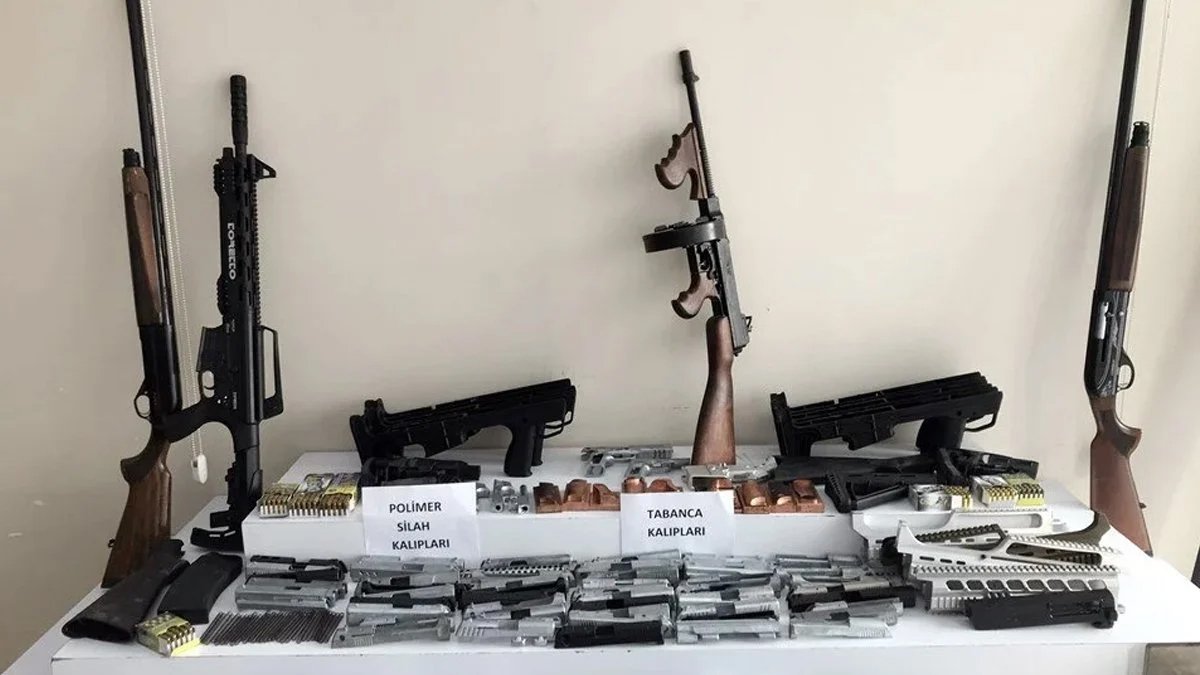 75 ilde 'silah kaçakçılığı' operasyonu: Yüzlercesi ele geçirildi