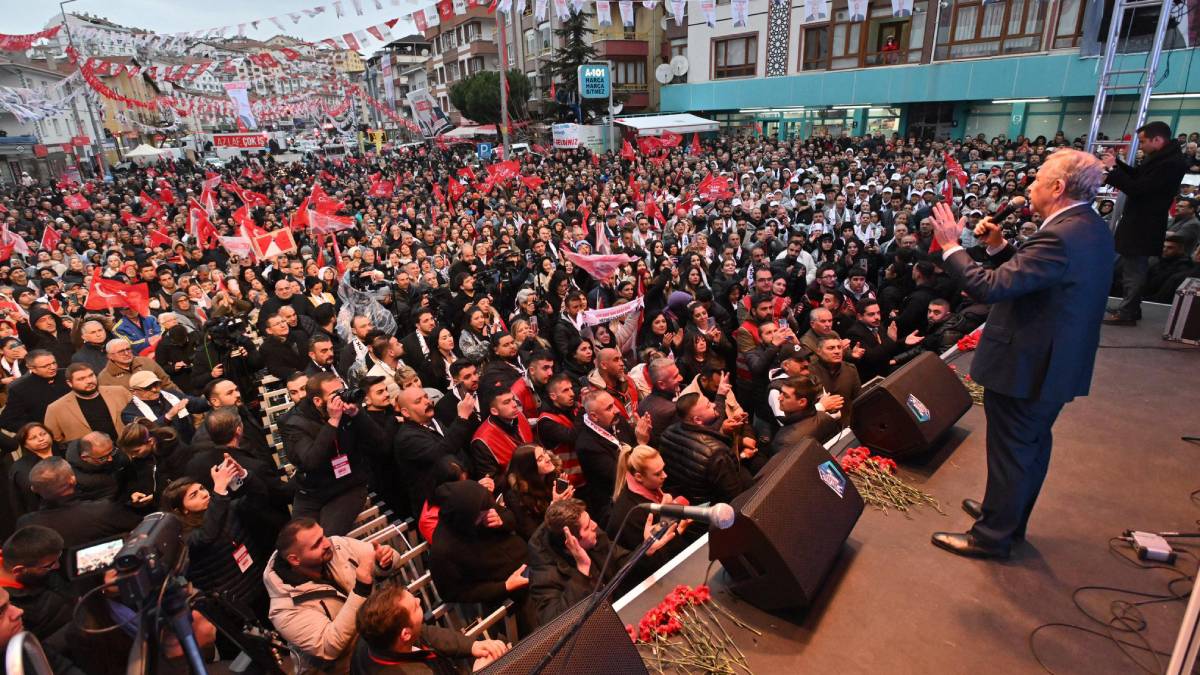 Mansur Yavaş Mamak ve Keçiören’de konuştu: “İstiklal Marşı'yla, Türk bayrağıyla gurur duyan herkes bizim yol arkadaşımız”