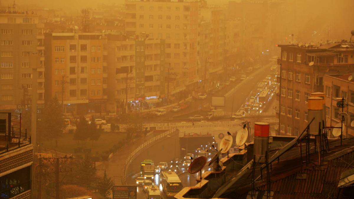 Mart ayı bitmeden son vuruşunu yapacak! İstanbul için kritik uyarı: Gökten üzerimize çamur yağacak