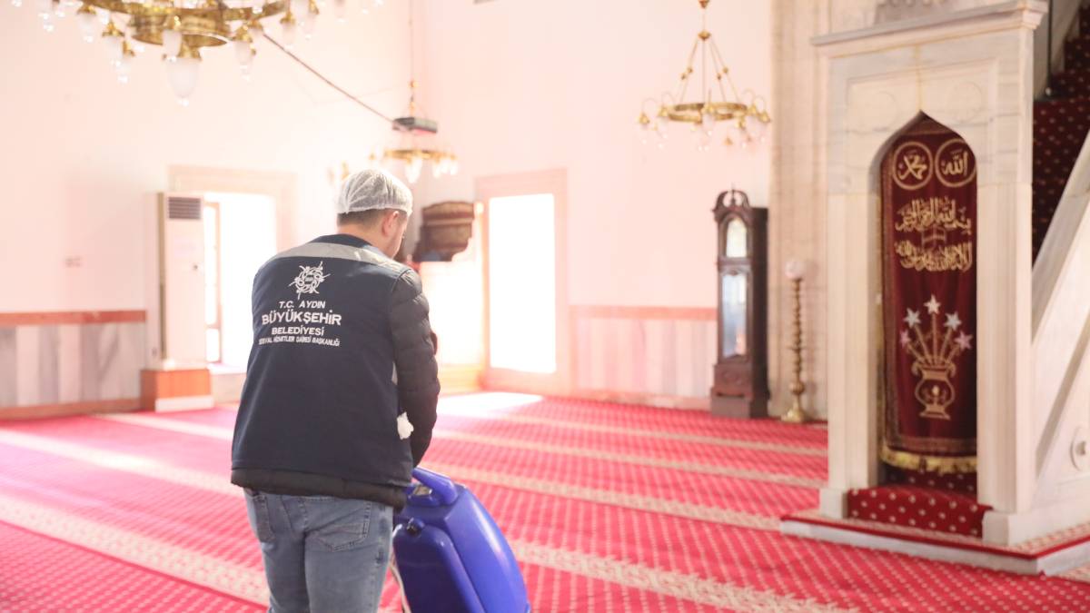 Aydın Büyükşehir Belediyesi camileri tertemiz yapıyor