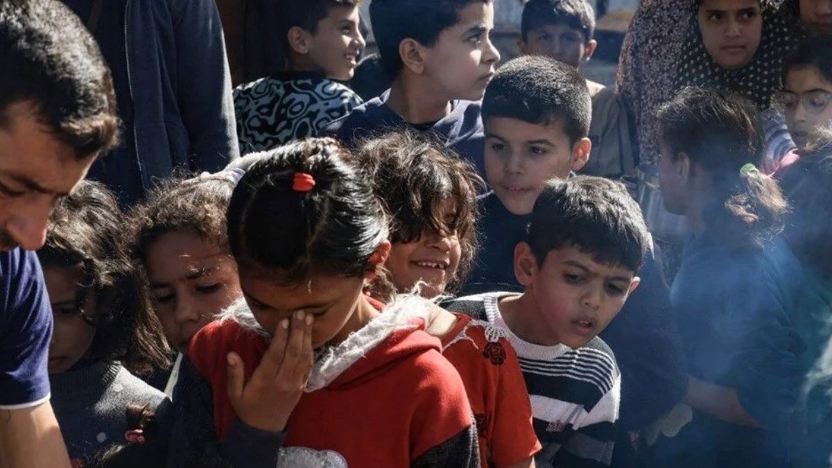 Savaşın gölgesindeki Gazzeli çocuktan kahreden açıklama: Ramazanı bomba alevleriyle karşılıyoruz