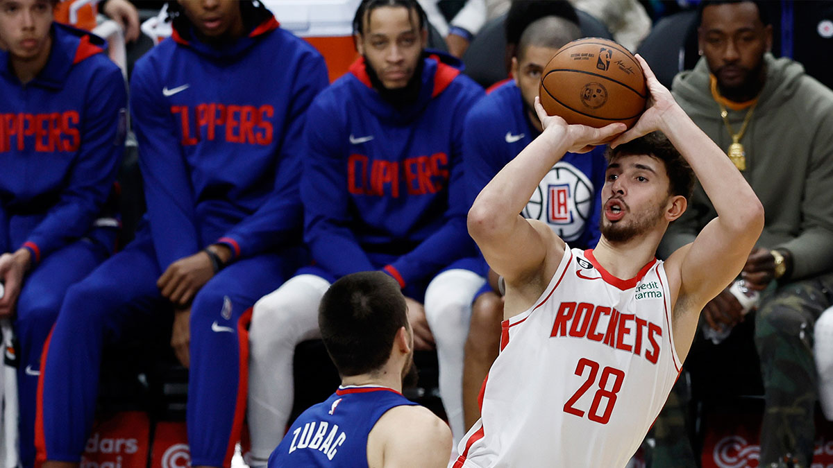 Alperen Şengün, sahayı tekerlekli sandalyeyle terk etti