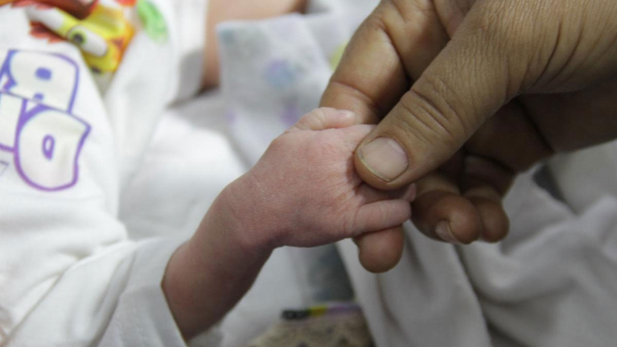 Gazze'de kuvözdeki 2 bebek daha 'açlıktan' öldü