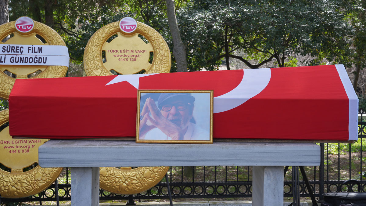 Usta sanatçı Kayhan Yıldızoğlu'na veda