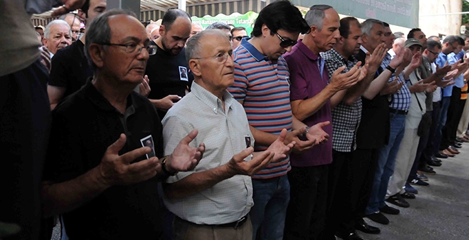 Öldürülen Uygur Türkleri için gıyabi cenaze namazı