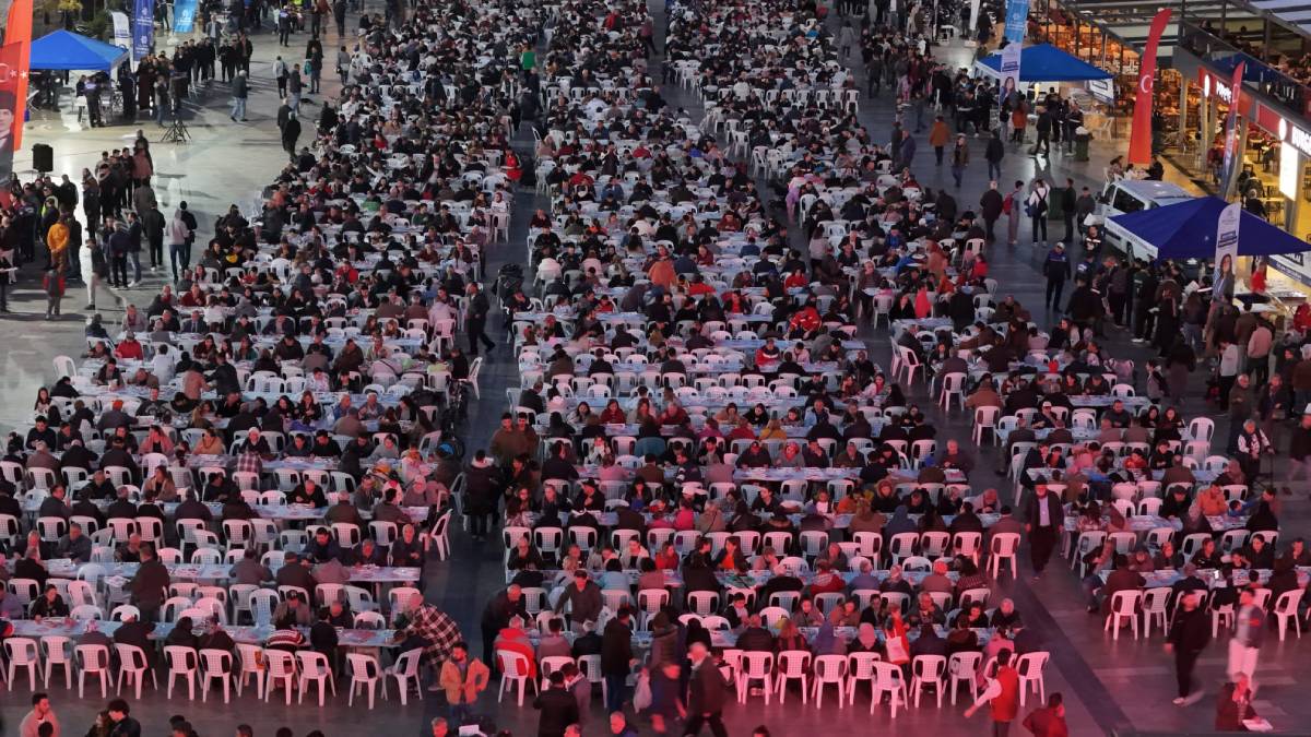 Aydınlılar Aydın Büyükşehir Belediyesi’nin iftar sofralarında buluşuyor