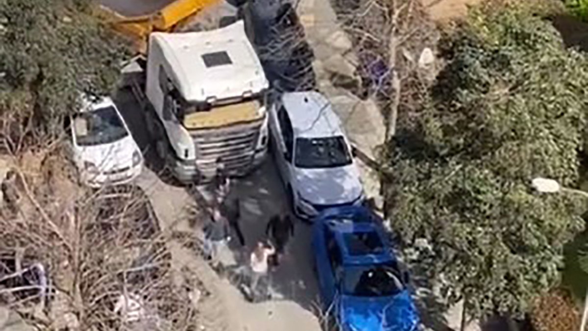 Bıçaklı kemerli korna kavgası kamerada! 3 kişi yaralı