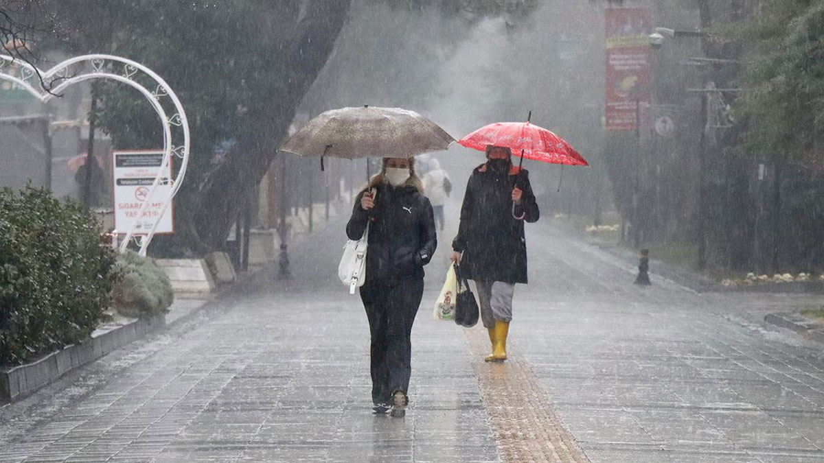 Meteoroloji saat vererek uyardı: Kuvvetli ve gök gürültülü sağanak bekleniyor