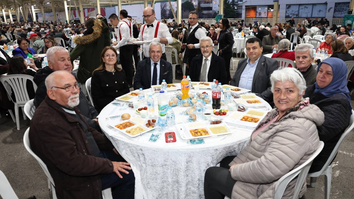 Nilüfer’de ilk iftar sofrası İhsaniye’de kuruldu