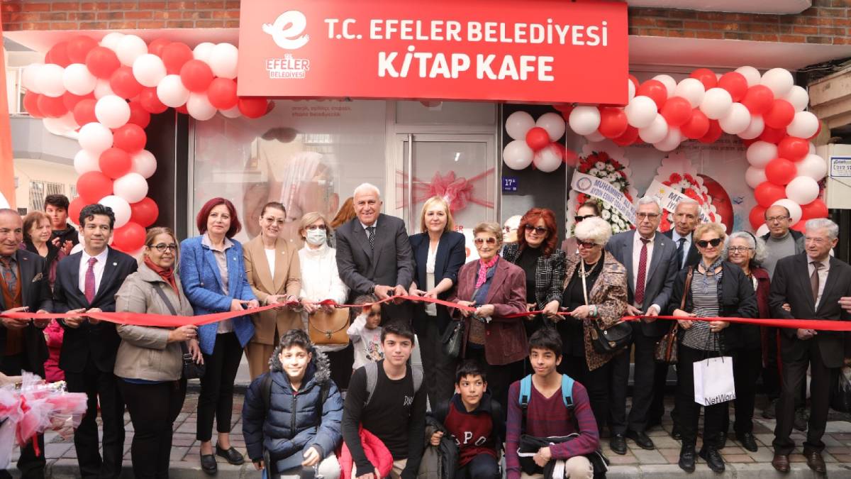 Efeler’de 18’inci Kitap Kafe açıldı