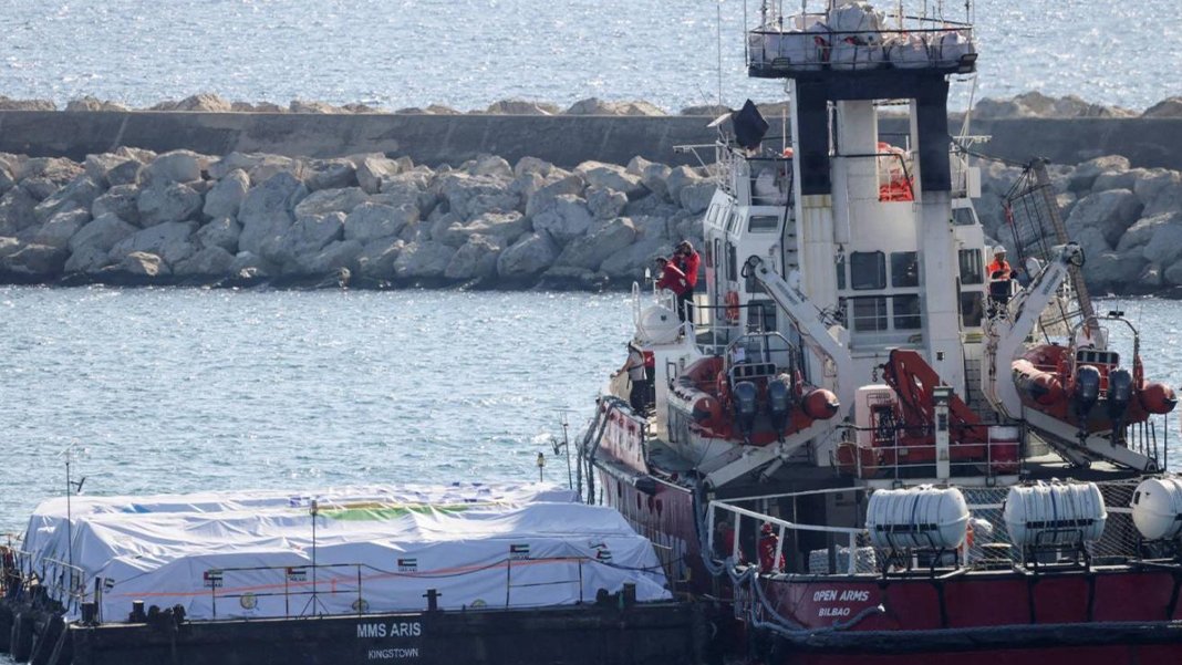 Açlığın eşiğindeki Filistinlere 200 ton yiyecek: Gazze'ye ilk yardım gemisi yola çıktı