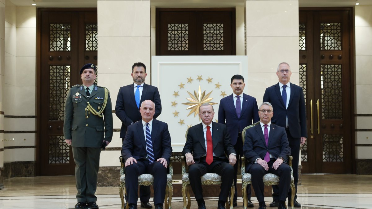 Büyükelçilerden Erdoğan'a güven mektubu