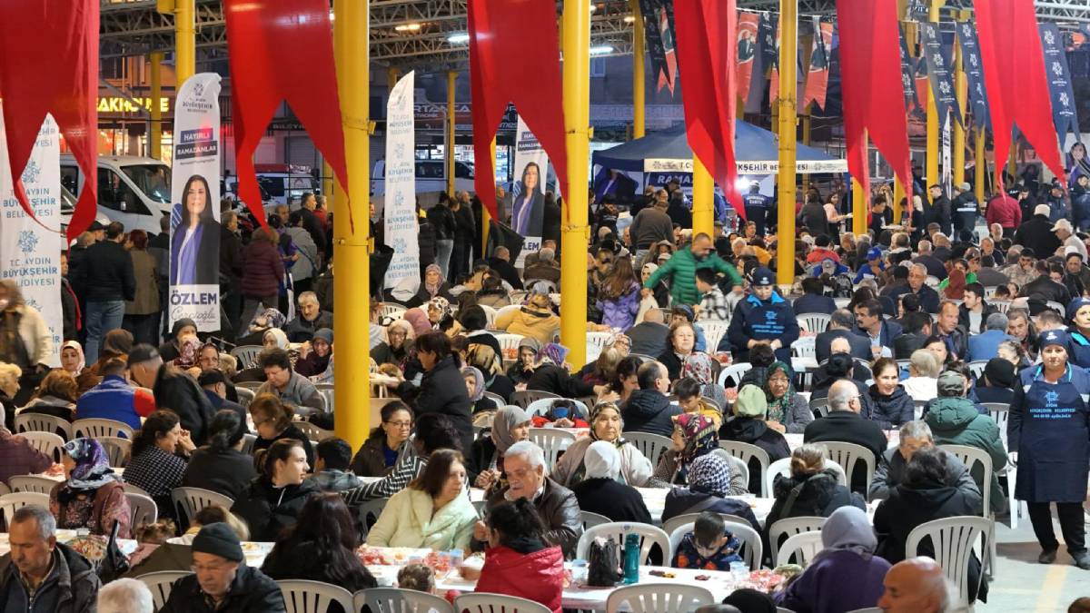 Binlerce Aydınlı iftarını Aydın Büyükşehir Belediyesi'nin sofralarında açtı