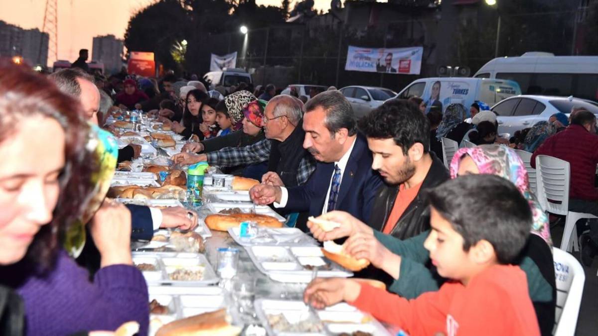 Müjdelerle dolu iftar programı