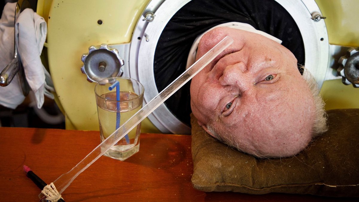 300 kiloluk metal kapsülde 72 yıl... 'Demir atlı prens' hayatını kaybetti